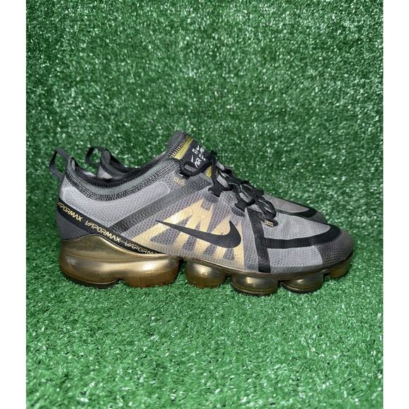 Nike Air Vapormax 2019 Black Metallic Gold Sneakers AR6631-002 Men's Size 11 - Picture 1 of 9